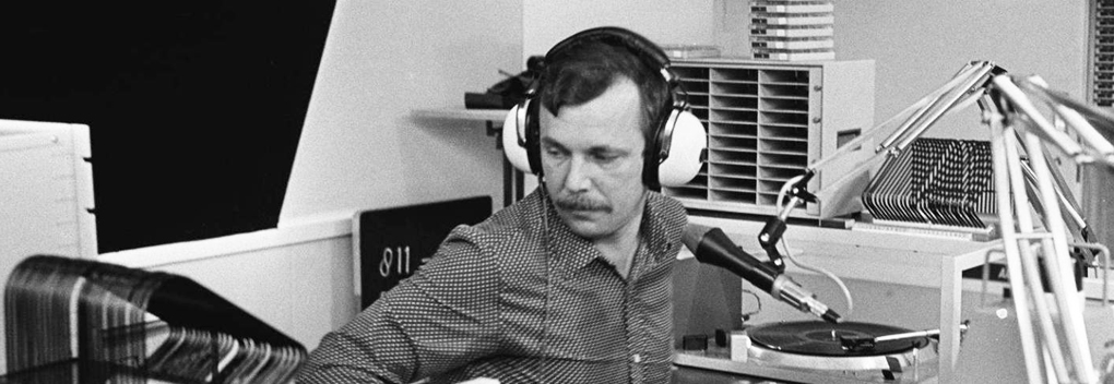 Oud-radiopresentator Aad Bos (88) overleden