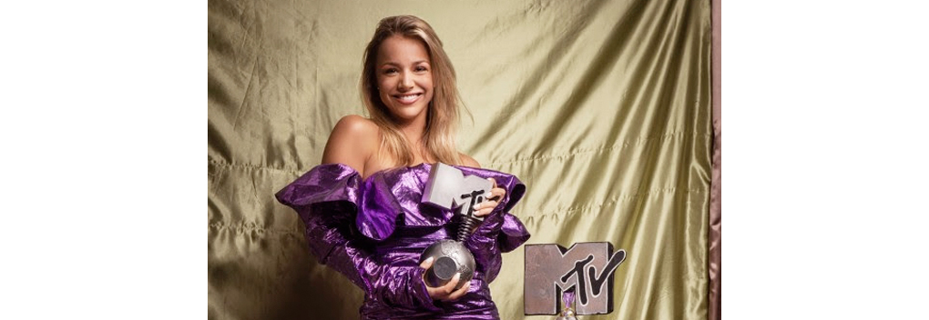 Emma Heesters wint MTV EMA Best Dutch Act award