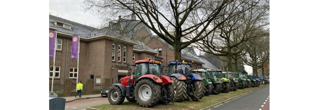 Boeren demonstreren bij Omroep Gelderland