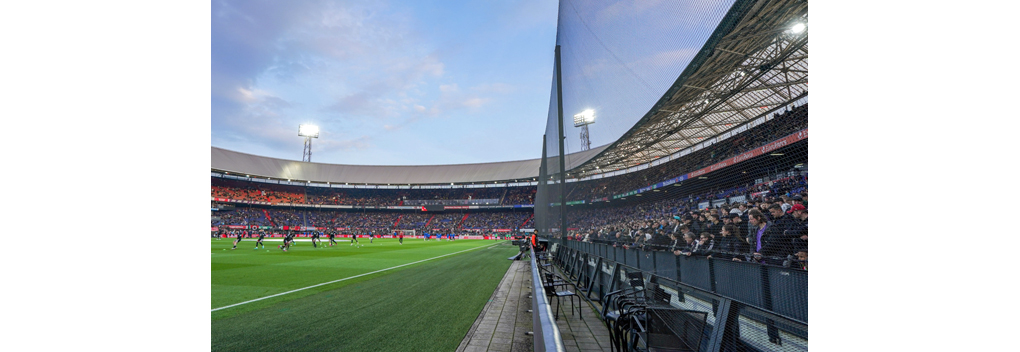 ESPN krijgt klachten van kijkers die zich ergeren aan netten in De Kuip