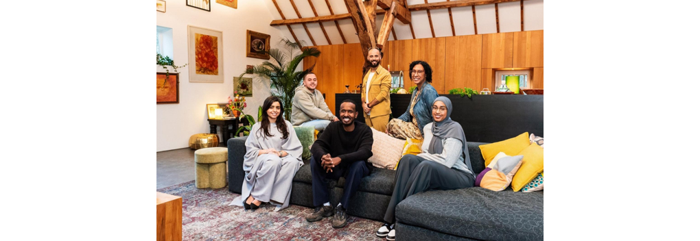Karim Amghar verwelkomt gasten in Villa Ramadan