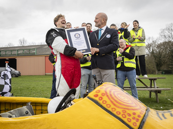Klaas van Kruistum vestigt wereldrecord met snelste gemotoriseerde klomp 1 Klaas van Kruistum