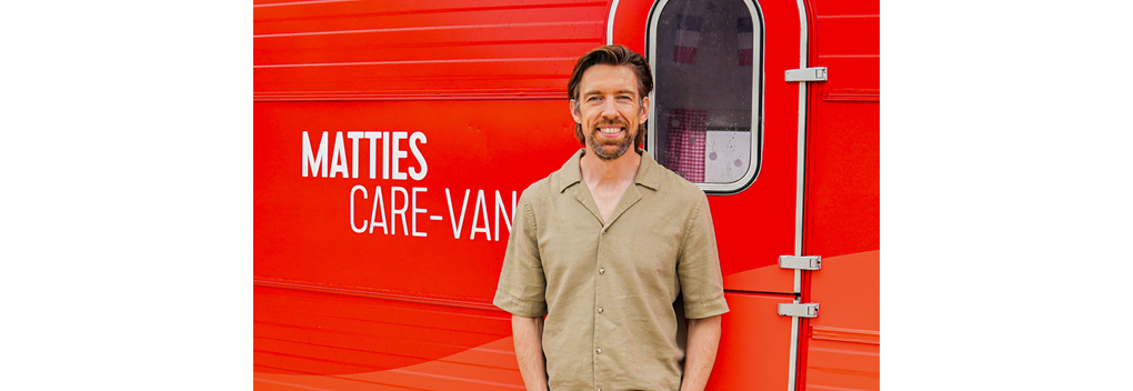 Mattie Valk zorgt met Matties Care-van voor ontspanning van TeamNL-ers
