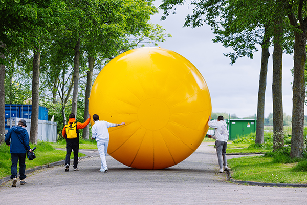 Wouter van der Pauw van Signal.Stream over Let's Play Ball 1 Bal