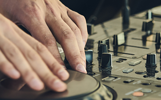 Hoe slaag je in je eerste DJ-mix?