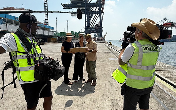 Bekende Nederlanders ontdekken hun koloniale roots in Sporen van Slavernij