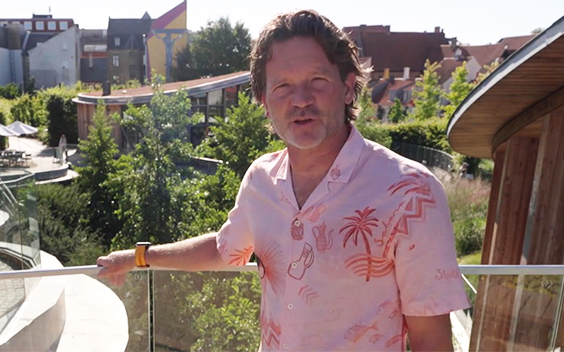 Sander Janson maakt rondreis door Denemarken in Camp to Go