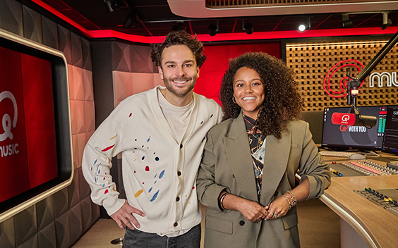 Quinty Misiedjan wordt co-host van Joost Swinkels op Qmusic