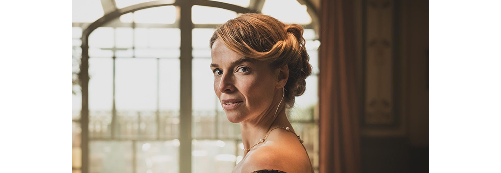 Thekla Reuten in romantisch kostuumdrama Grand Hotel aan Zee