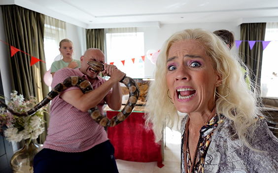 Pierre Bokma en Martine Sandifort in nieuwe reeks Vlogmania