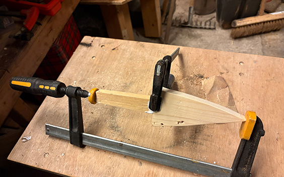 Geld of je Leven! 1 Houten dolk564