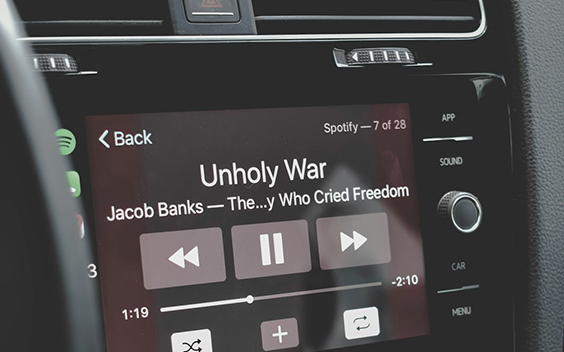 Nederland kiest voor Spotify boven FM-radio dankzij connected cars