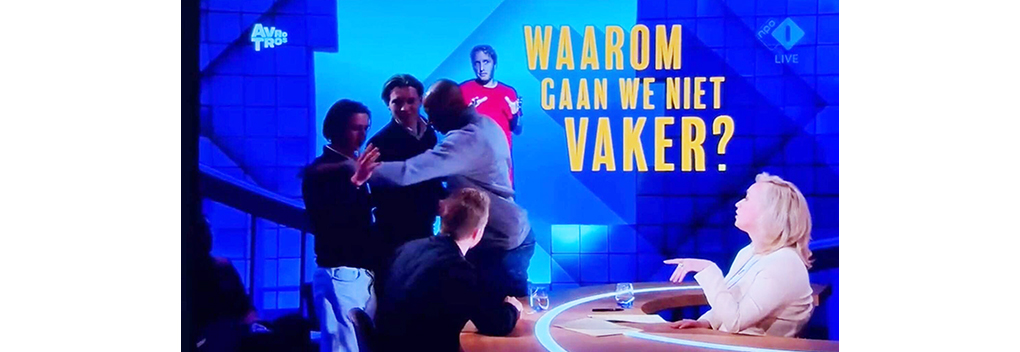 Twee jonge mannen verstoren uitzending Eva Jinek