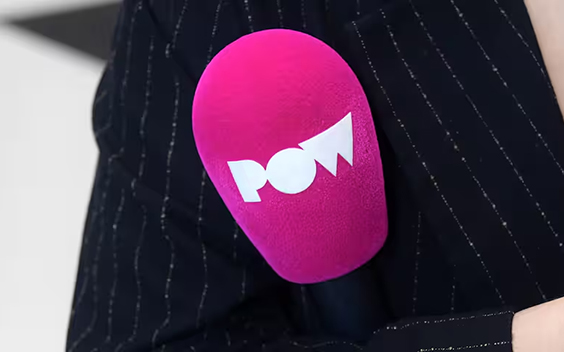 Cameraploeg PowNews aangevallen door man met mes in Amsterdam