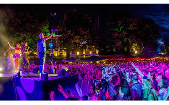Glitter, muziek en vrijheid: Bölke Open Air bij RTV Oost