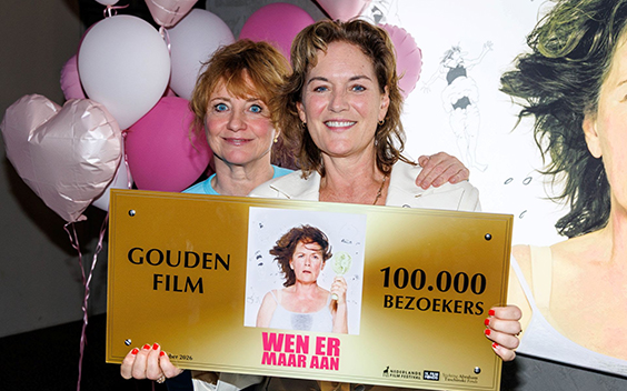 Maike Meijer ontvangt Gouden Film voor Wen Er Maar Aan